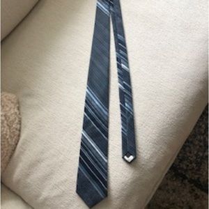 Vintage Donatelli Italian Polyester Blue Stripe Tie 54.50" x 4.25"